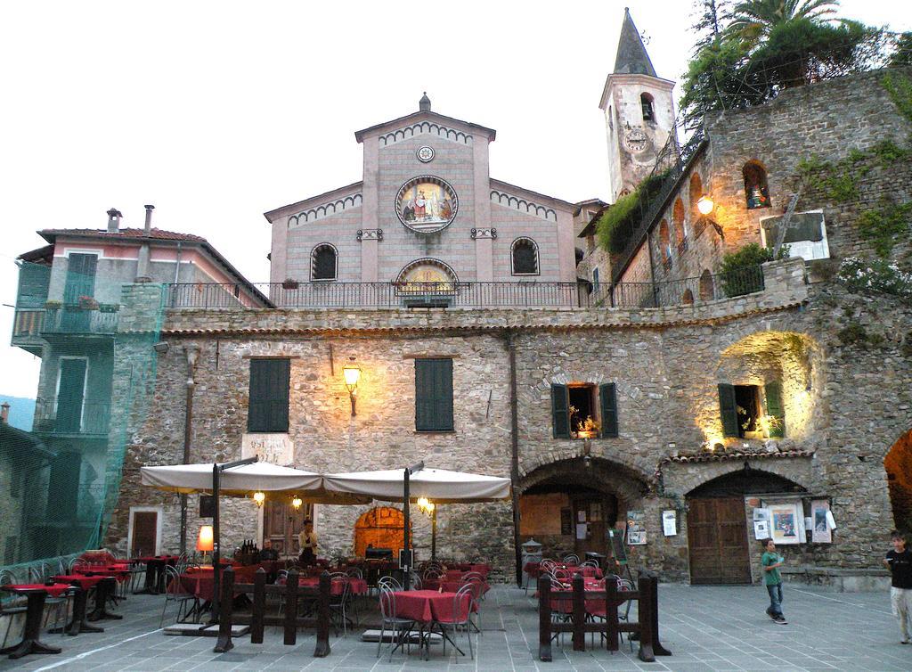 Muntaecara Hotel Diffuso Apricale Exterior foto