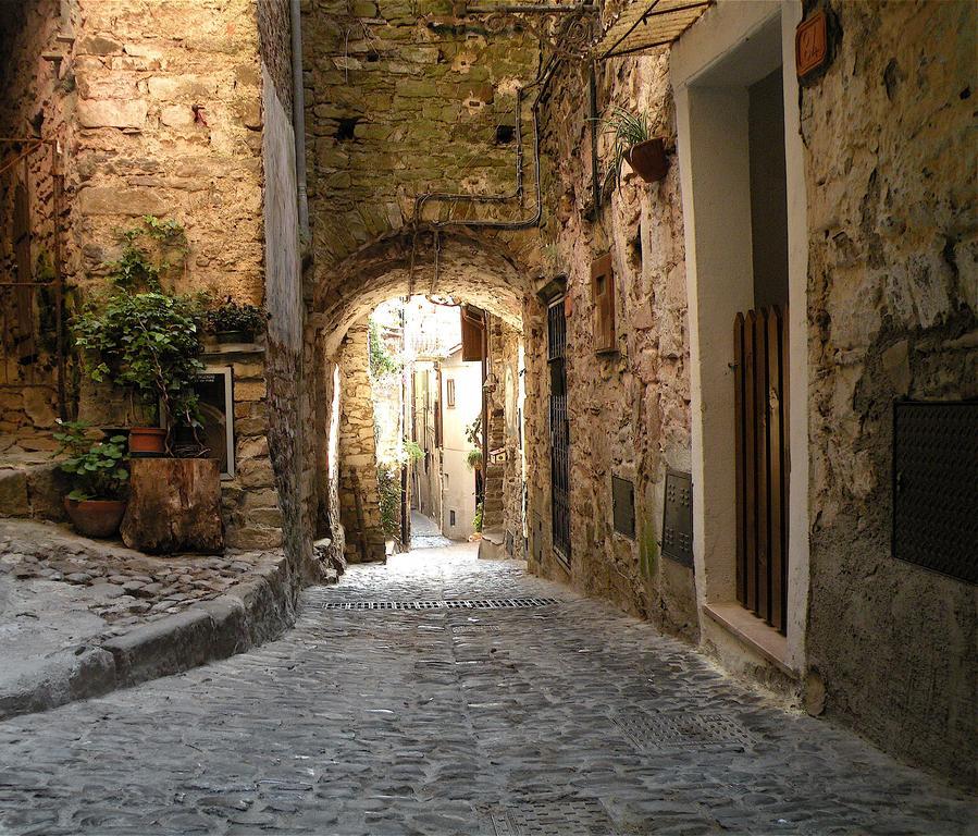 Muntaecara Hotel Diffuso Apricale Exterior foto