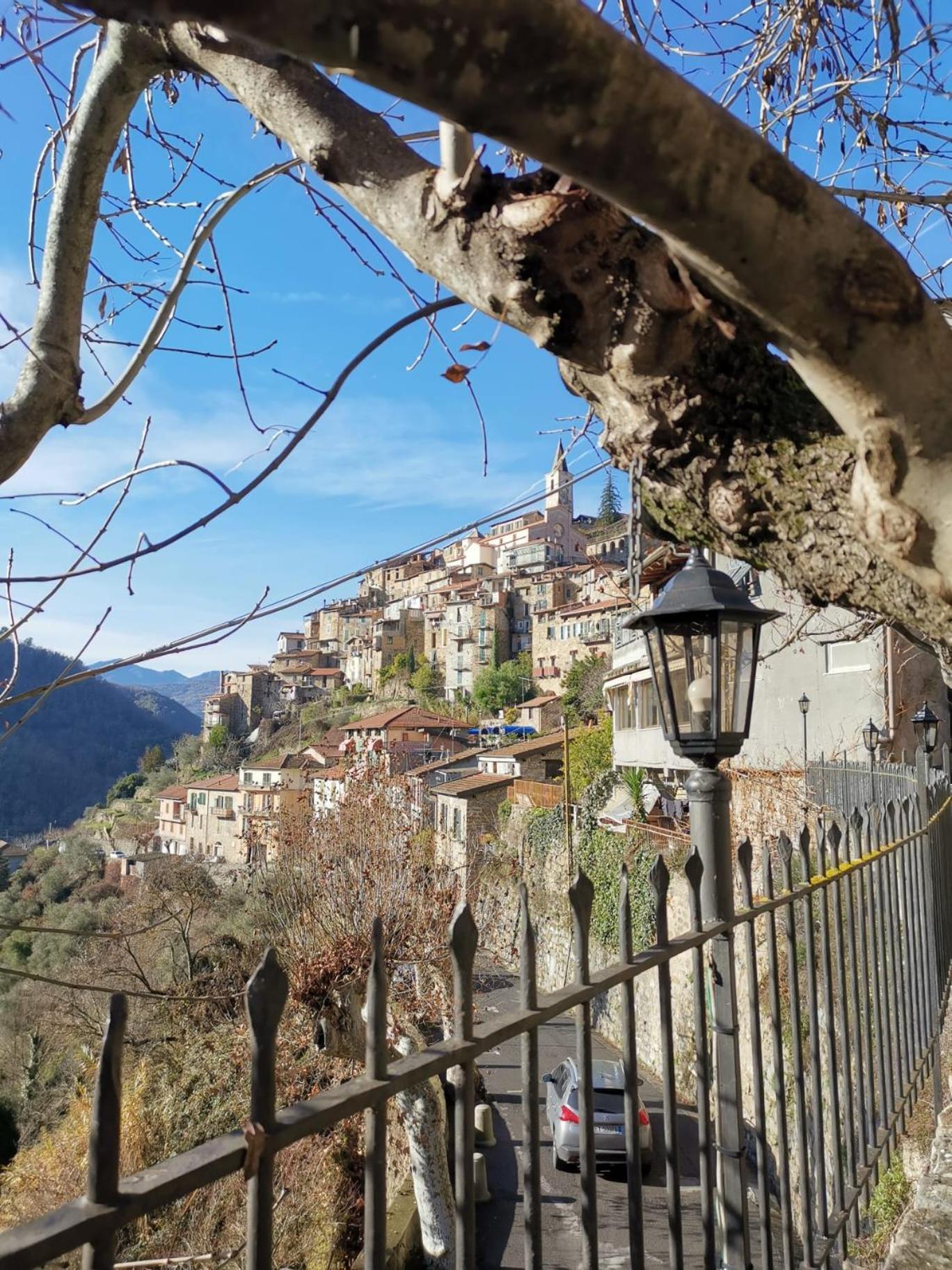 Muntaecara Hotel Diffuso Apricale Exterior foto