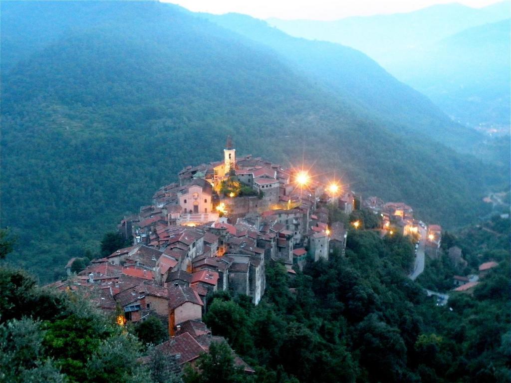 Muntaecara Hotel Diffuso Apricale Exterior foto